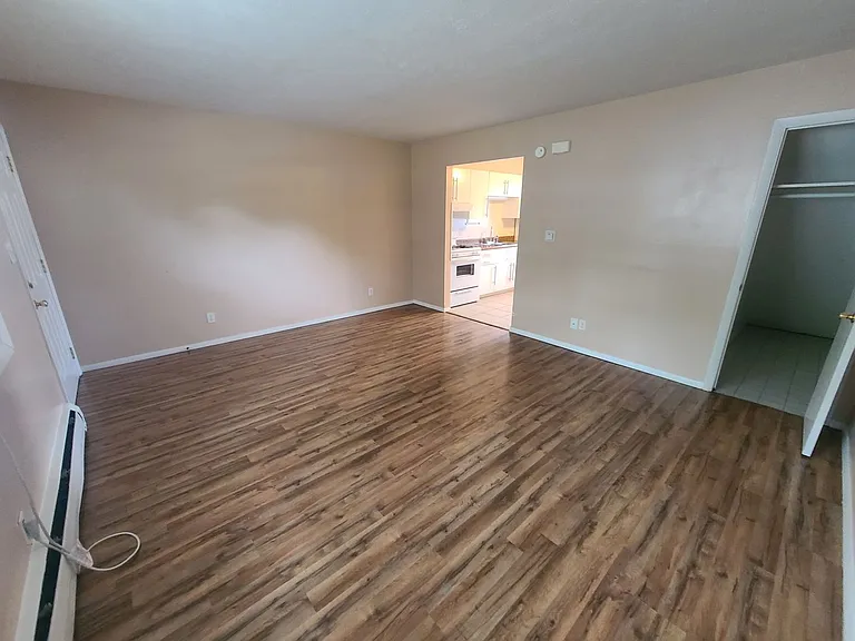 1329 N. Linden — Photo 3
