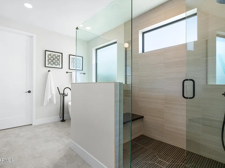 6324 N 10th Dr — Photo 12