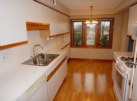 2nd image of 7120 N Milwaukee Ave APT 301