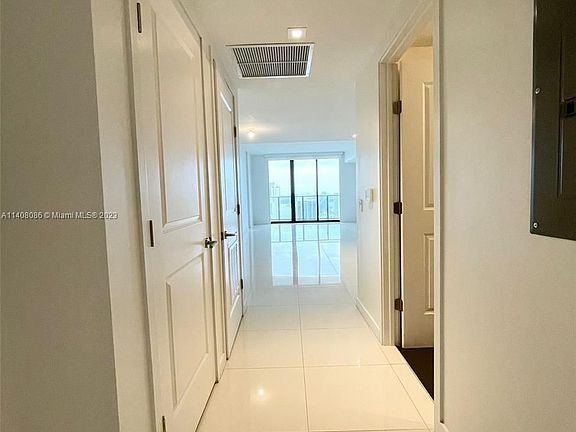 4th image of 1600 NE 1st Ave #3002