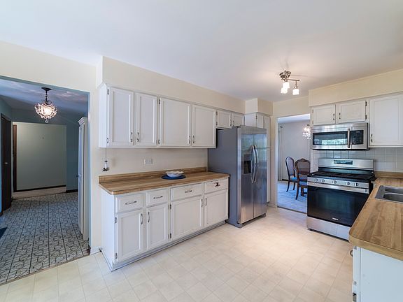2nd image of 920 Macarthur Dr