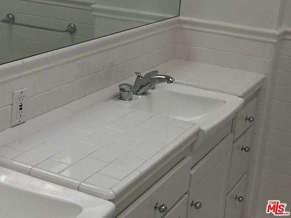 4th image of 7831 Yorktown Ave