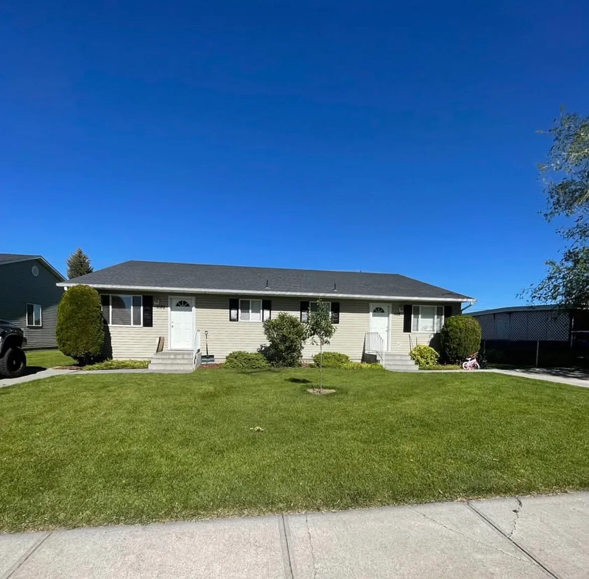3 bed, 1100 sqft, $1,200 — Photo 1