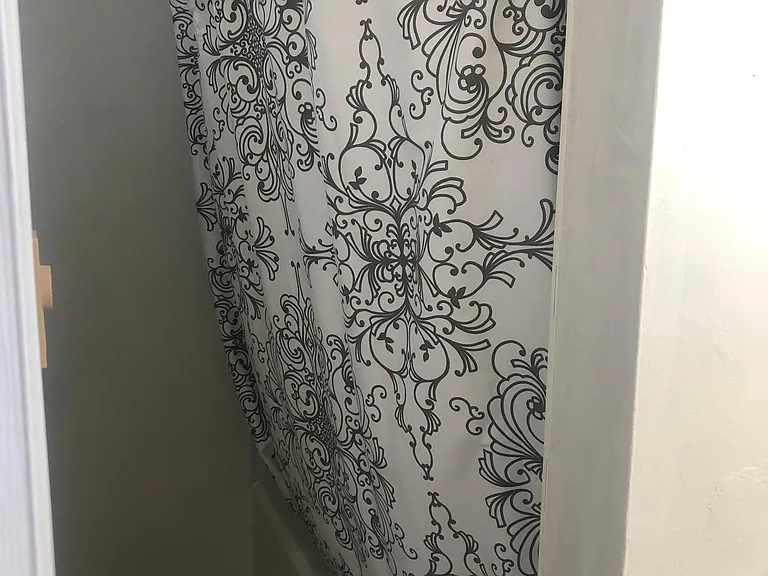 "Sitting" shower and bathtub.