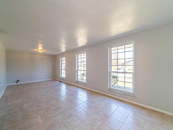 3rd image of 6720 Locustview Dr