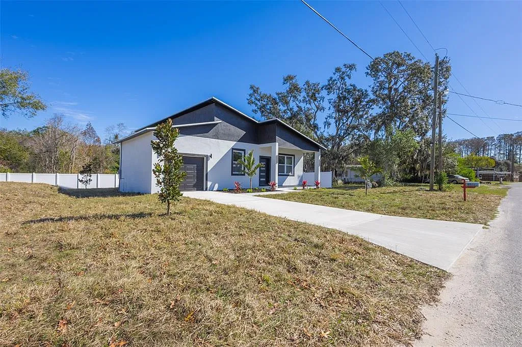 3 bed, 2.0 bath, 1615 sqft, $2,650 — Photo 2