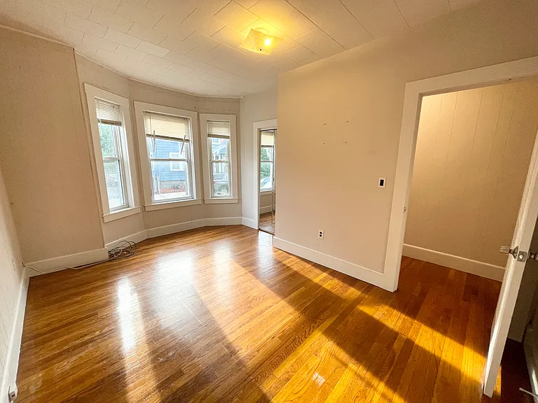 122 Buttonwood St #1R — Photo 3