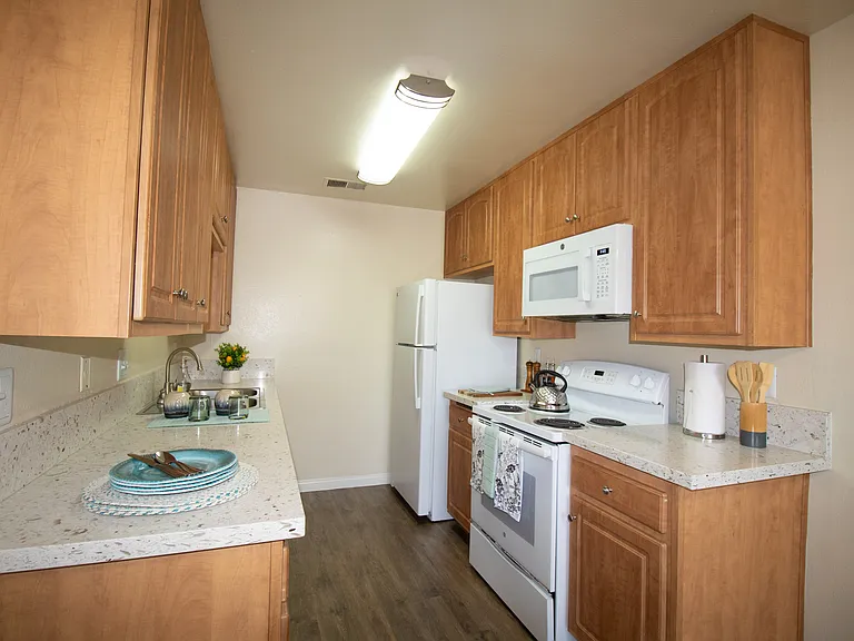 Gold Coast Apartments — Photo 59