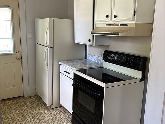 3rd image of 242 N Lincoln St #1