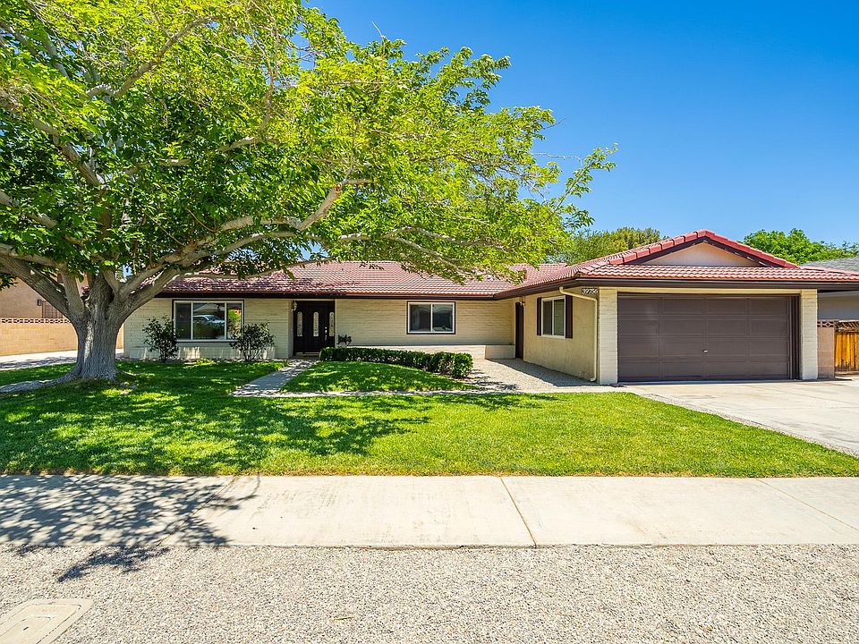 1st image of 39756 Country Club Dr