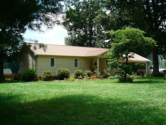 1st image of 621 Hoyle St