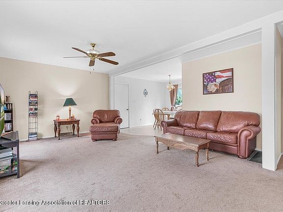 5th image of 615 Center St