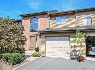 22 Queensbridge Dr, East Hanover, NJ 07936