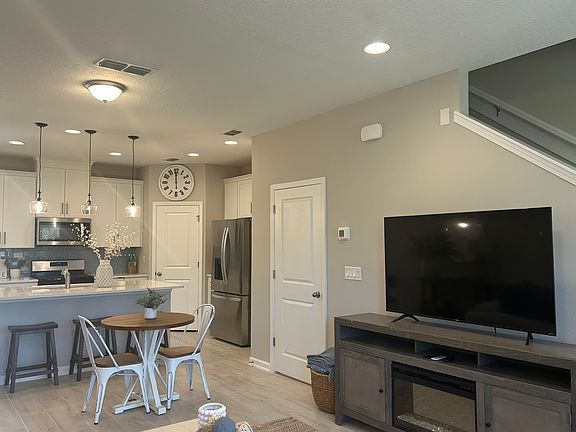 2nd image of 469 Brandon Lakes Dr #1