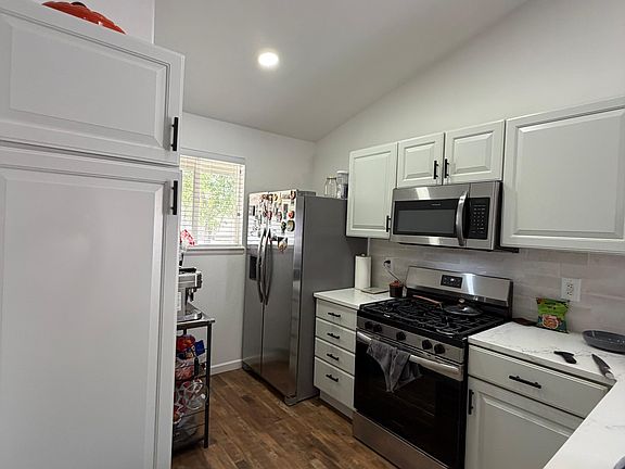5th image of 567 W 91st Dr