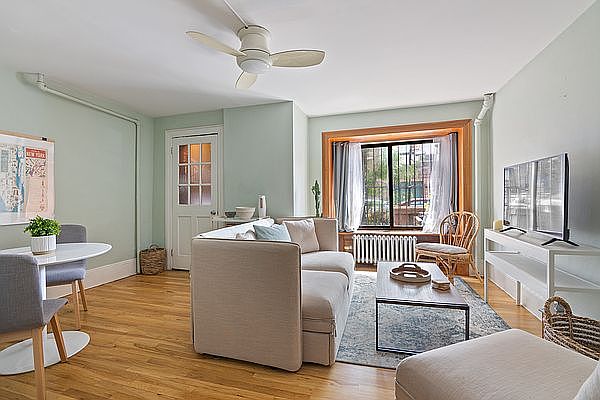 1st image of 611 Carroll St APT 1