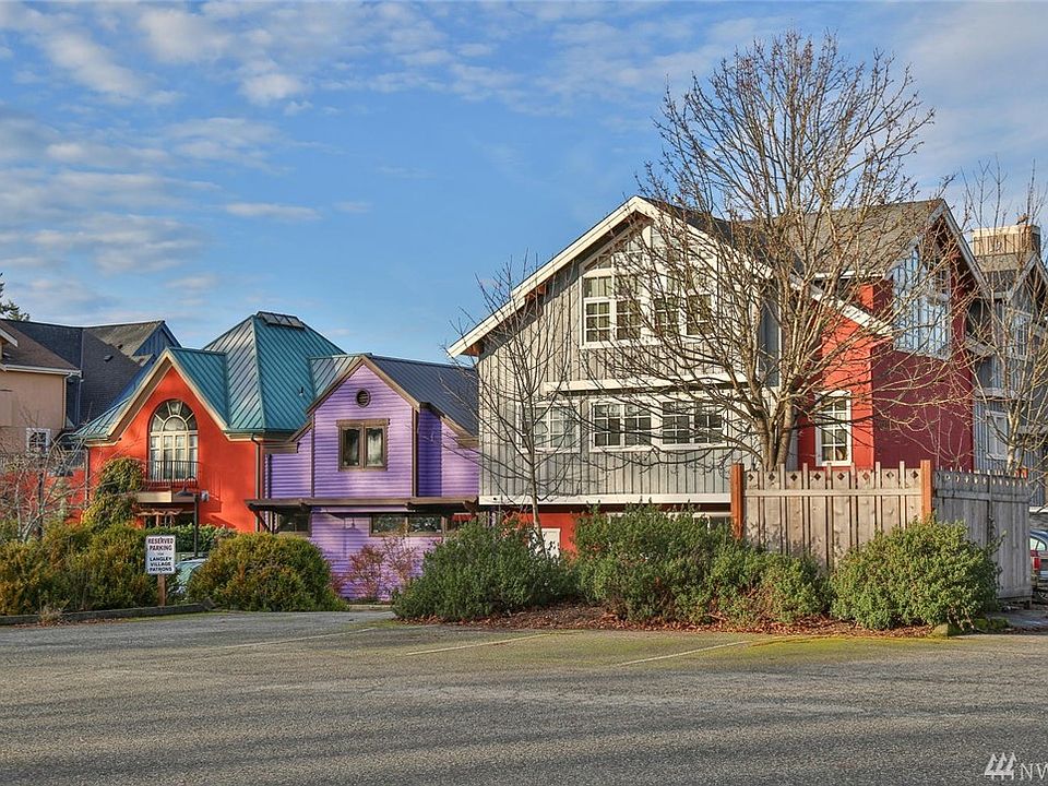 1st image of 221 2nd St #8