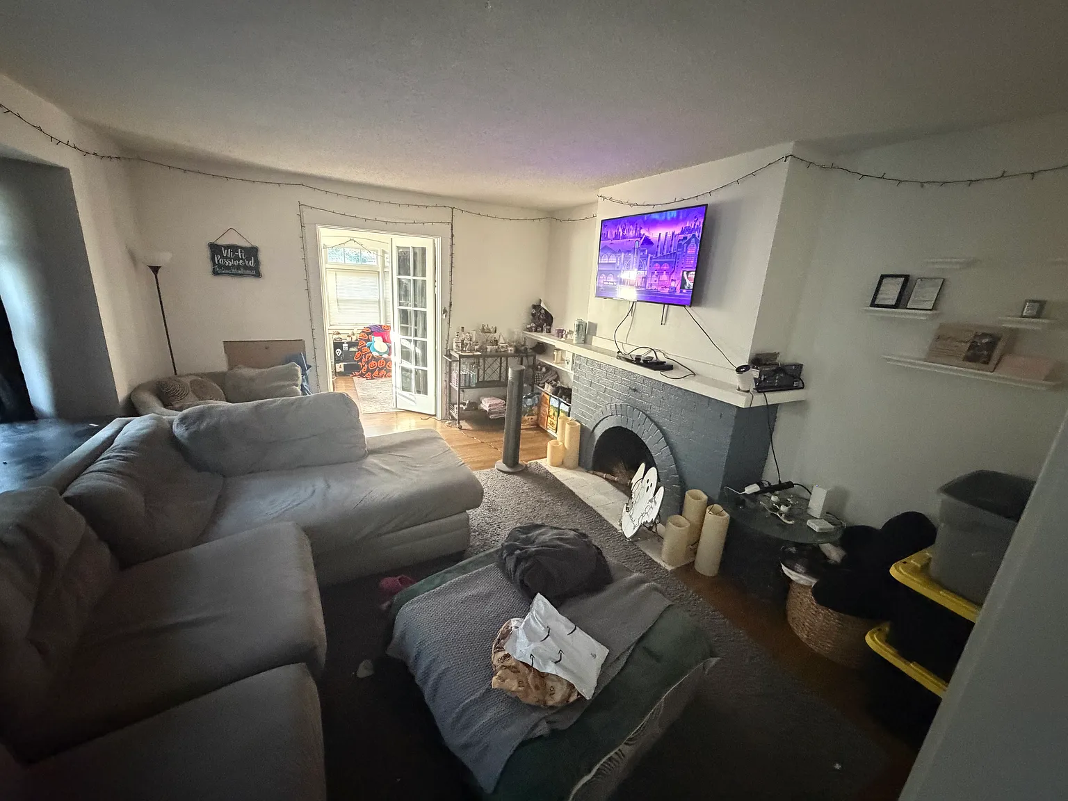 4 bed, $2,400 — Photo 2