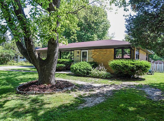 2nd image of 160 S Elmwood Dr