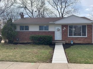 2912 Grange Rd, Trenton, MI 48183