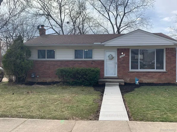 2912 Grange Rd, Trenton, MI 48183