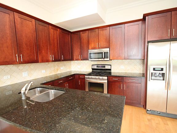 4th image of 4651 N Greenview Ave APT 301