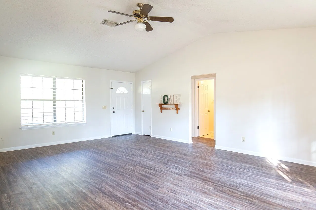 3 bed, 1272 sqft, $1,950 — Photo 4