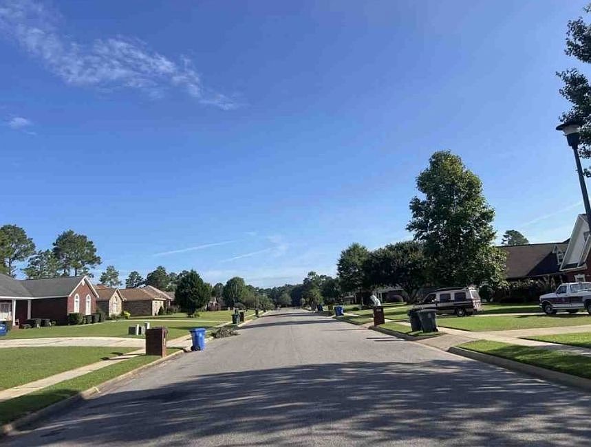 Exterior Neighborhood (street photo)