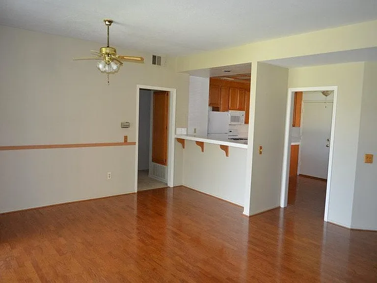 425 Huyler Ln #D — Photo 6