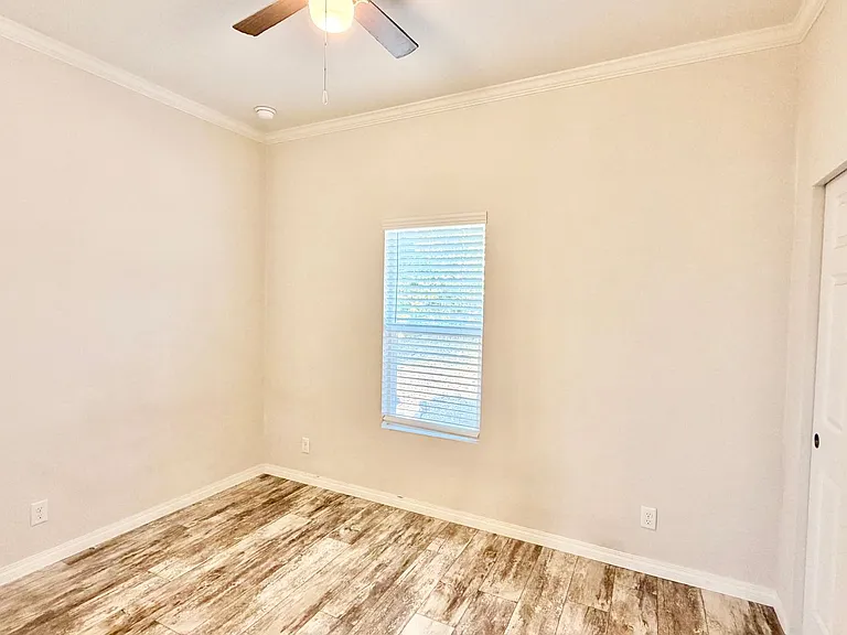 1727 S Hill Ave — Photo 9