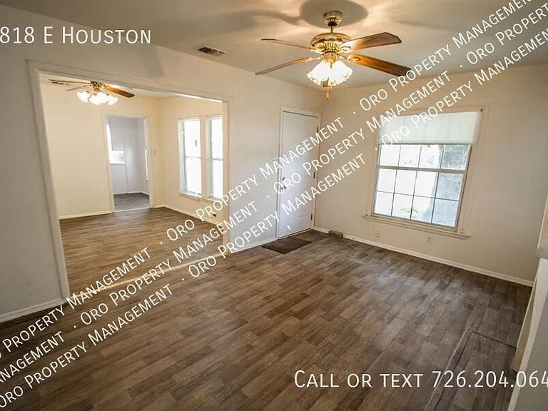 2818 E Houston St — Photo 5