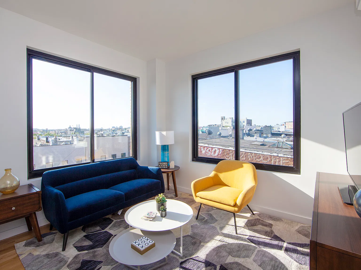1127 Willoughby Avenue — Photo 3