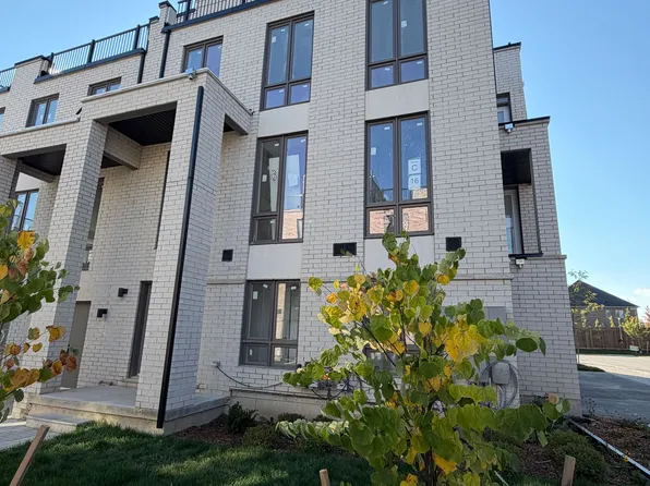 11 Kerns Ln, Richmond Hill, ON L4E 1M1