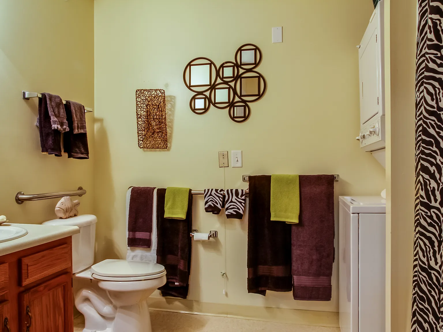 Hopkins Court Apartments — Photo 4