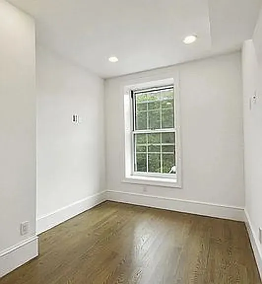 407 E 6th St #3 — Photo 5
