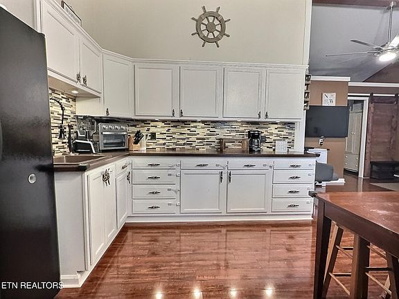 4th image of 338 Bankston Ln