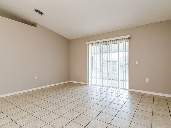 4th image of 65 Reeding Ridge Dr W