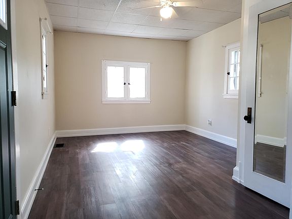 4th image of 423 Steward Ave Floor 1