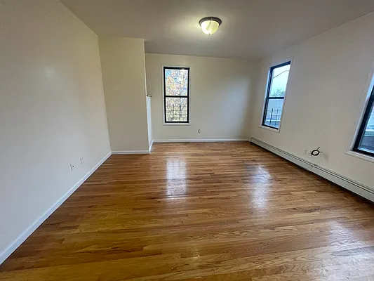 Rented by Metropolis International Realty Inc. | media 2