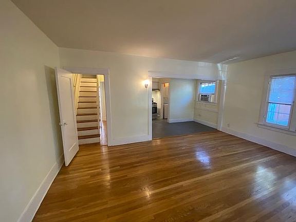 3rd image of 1107 Oxley St