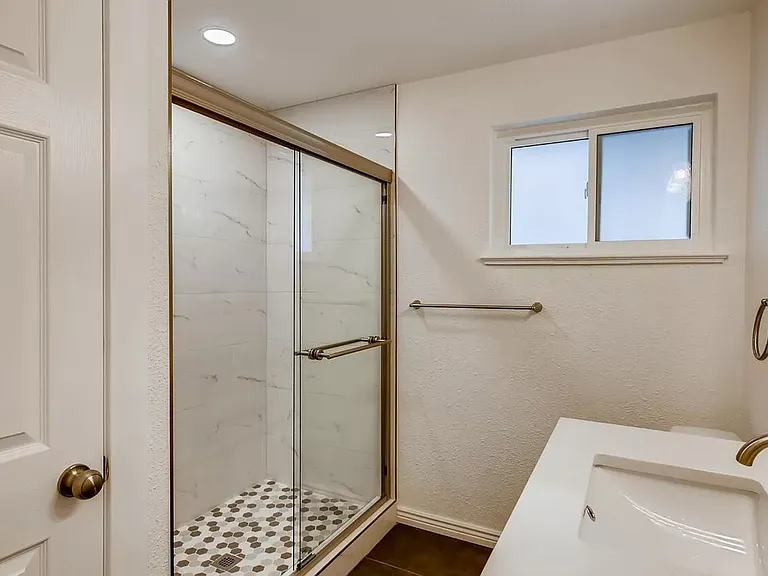 1526 N Wolff St — Photo 16