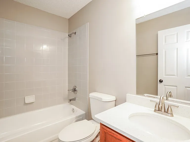 1976 Hunters Trace Cir — Photo 15