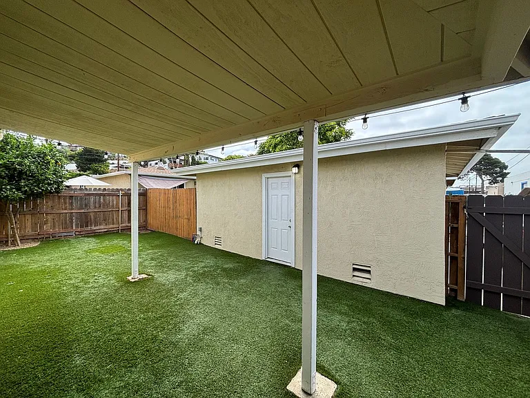 1225 Buenos Ave — Photo 16