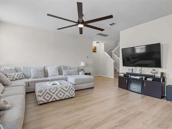 381 Bloomsbury Dr, Kyle, TX 78640