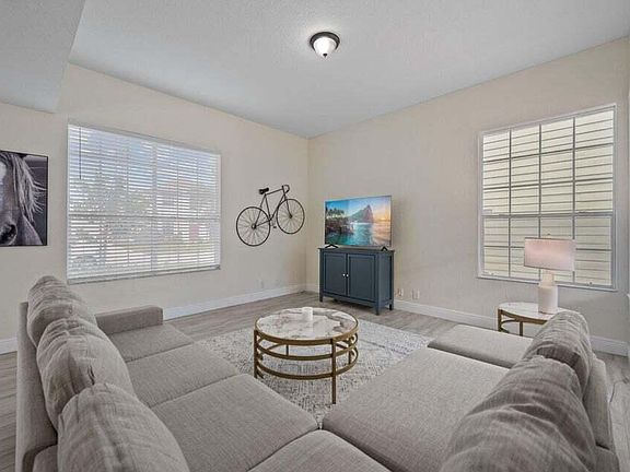 3rd image of 1050 Aviary Road