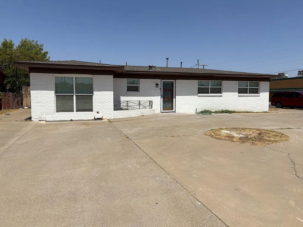 4 bed, 2.0 bath, 1600 sqft, $2,595 — Photo 1