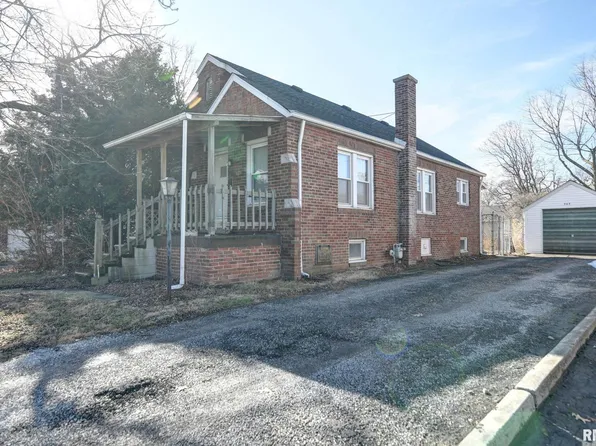 707 N Webster St, Taylorville, IL 62568