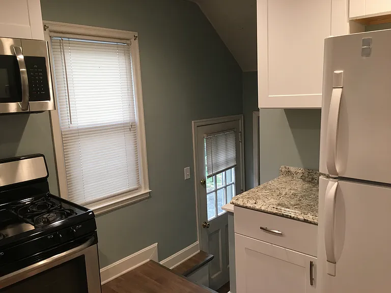 2590 E Burnett Ave — Photo 3