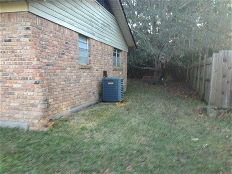 2nd image of 1917 Ridgelawn Dr