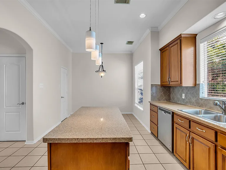 2123 Stacy Knl — Photo 12